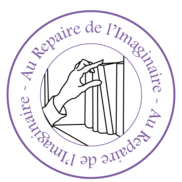 logo librairie Au Repaire de l'Imaginaire - cercle représentant une main prenant un livre dans une étagère avec autour le nom de la librairie