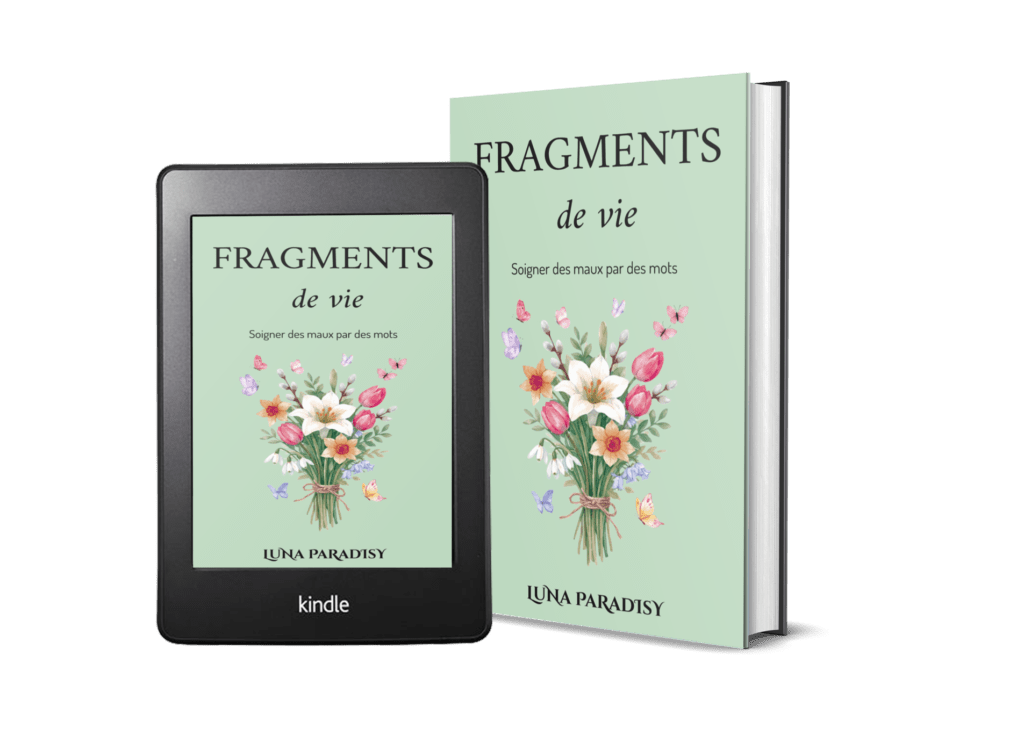 Mock Up du recueil de poésie Fragments de Vie de Luna Paradisy. représente la couverture en version papier et version numérique (sur tablette)