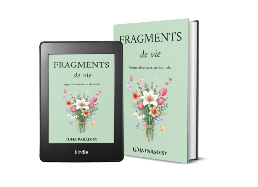 Mock Up du recueil de poésie Fragments de Vie de Luna Paradisy. représente la couverture en version papier et version numérique (sur tablette)
